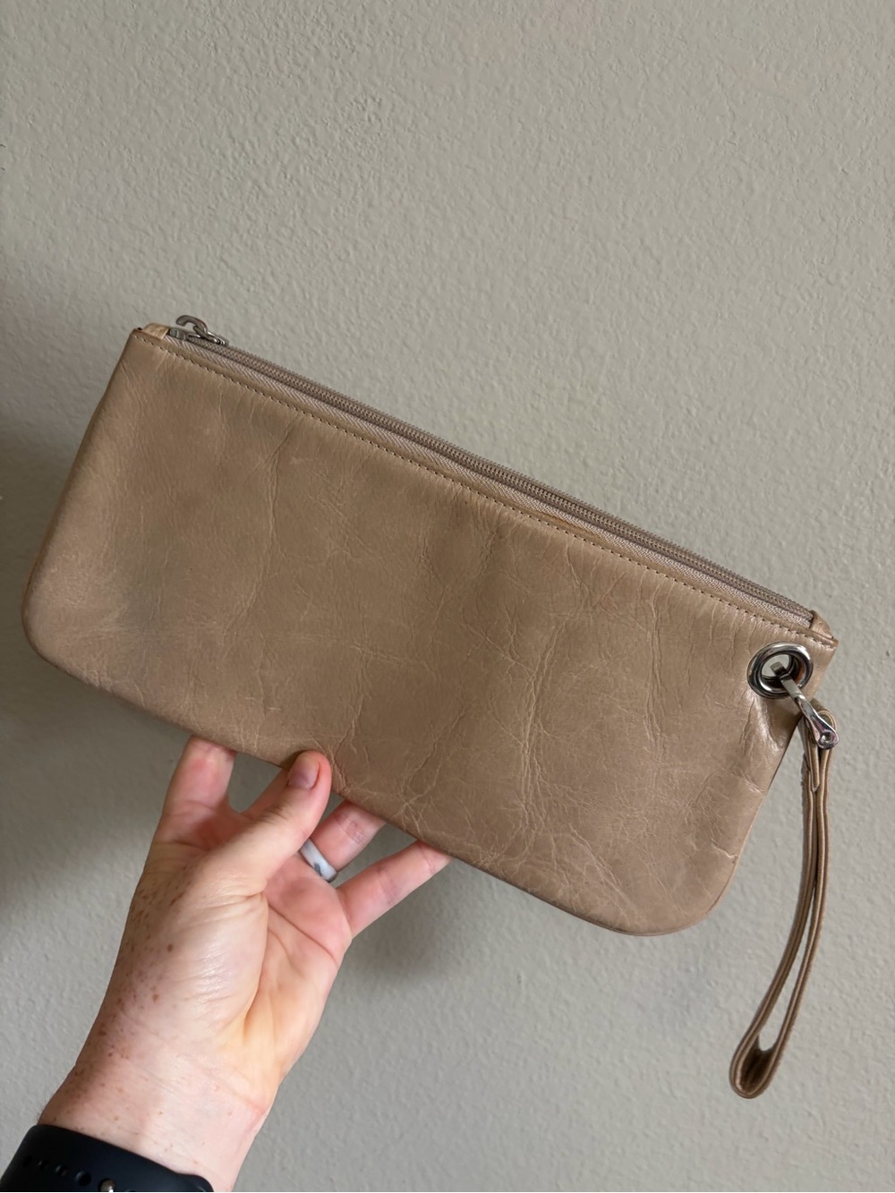 HOBO International large leather tan wristlet clutch purse - Picture 2 of 6